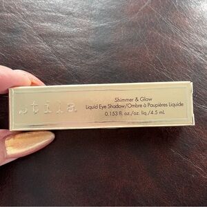 Shimmer & Glow
Liquid Eye Shadow PIGALLE
0.153 fl. oz./oz. liq./ 4.5 mL